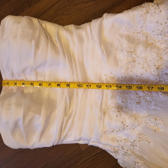 Wedding Dress - Picture 9 of 12